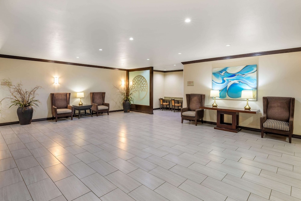 Hawthorn Suites by Wyndham Lubbock 9/92