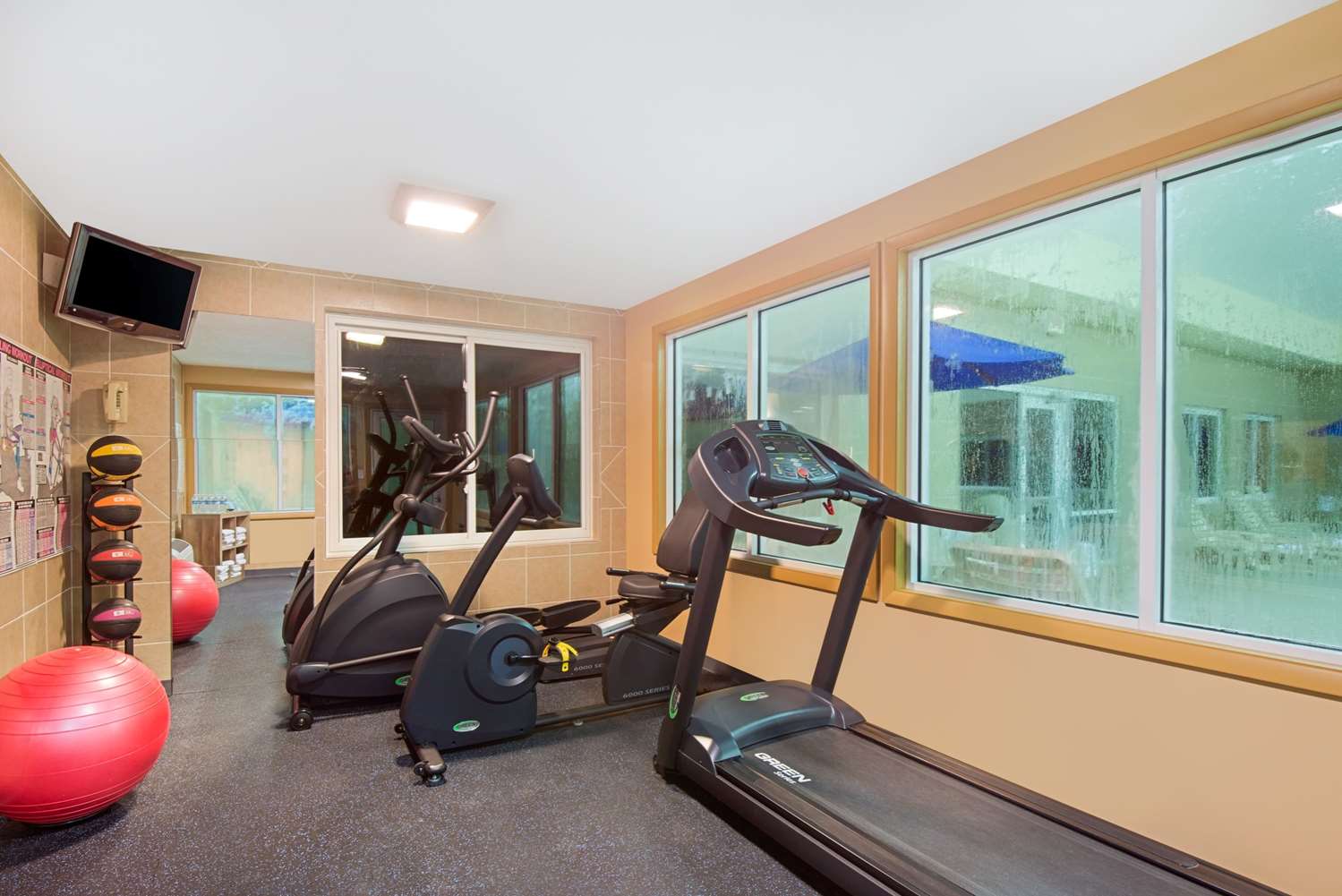 Studio6 Suites Fremont, OH 16/22