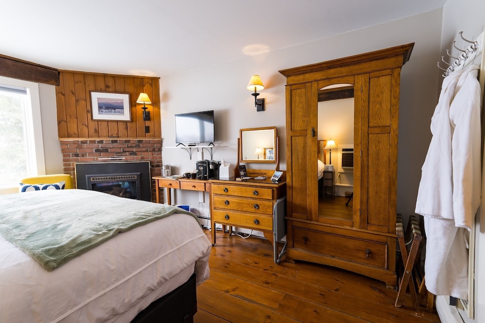 Brass Lantern Inn 21/50