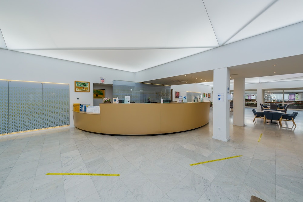 Hotel Medena Block A 10/50