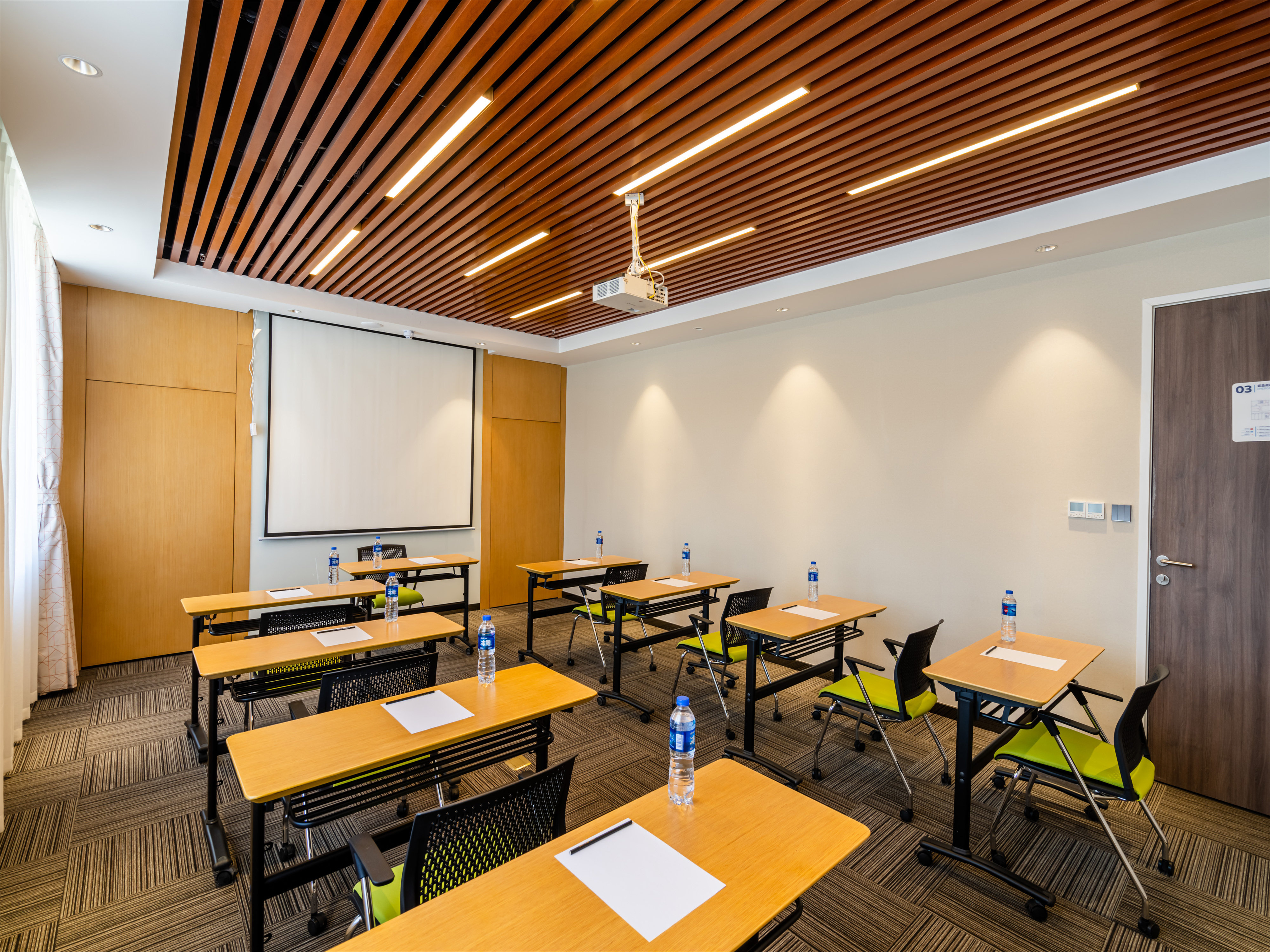 Holiday Inn Express Litang 75/78