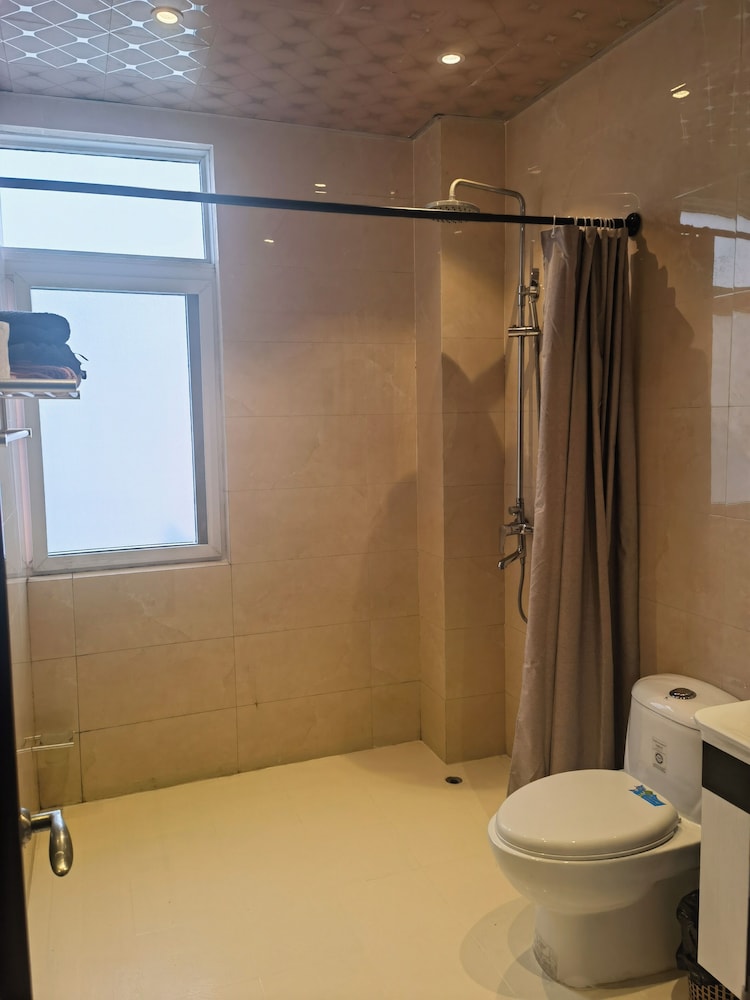 Chateau Towers Hotel Apartment 32/33