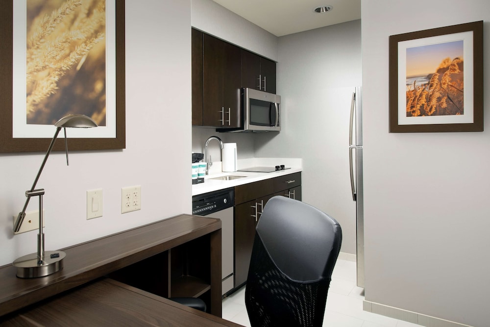 Homewood Suites By Hilton Kansas City Speedway Ks 36/42