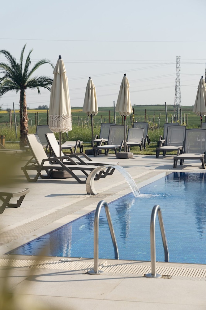 The Rest Port Village Hotel 28/32