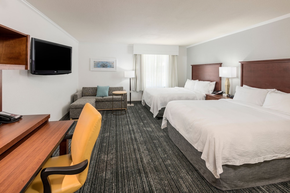 Suite, 2 Queen Beds, Sofa