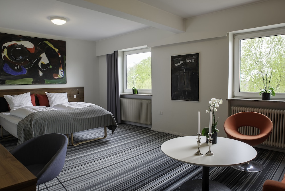 Ostergaards Hotel 32/75