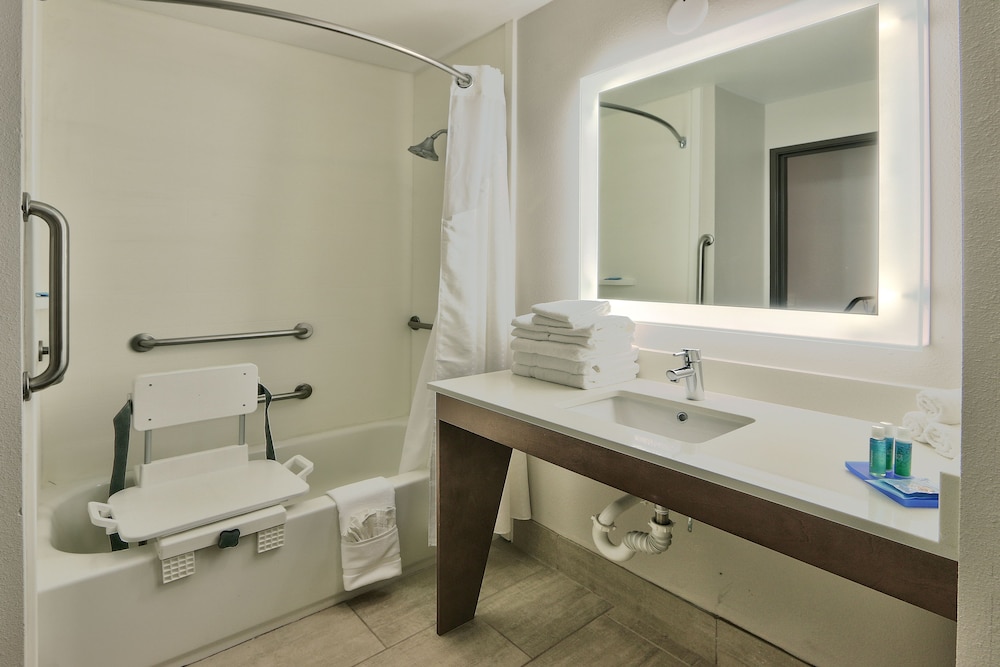 Holiday Inn Express Hotel And Suites Portales 17/70