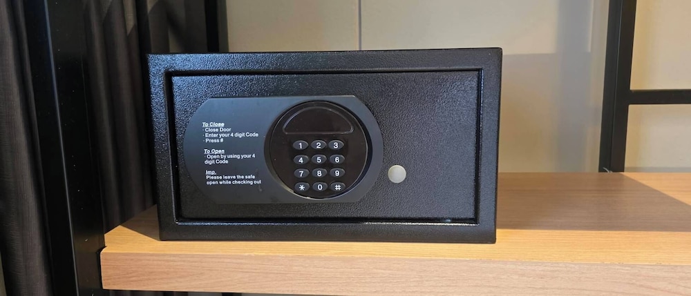 The Neuf Ratchada 27/40