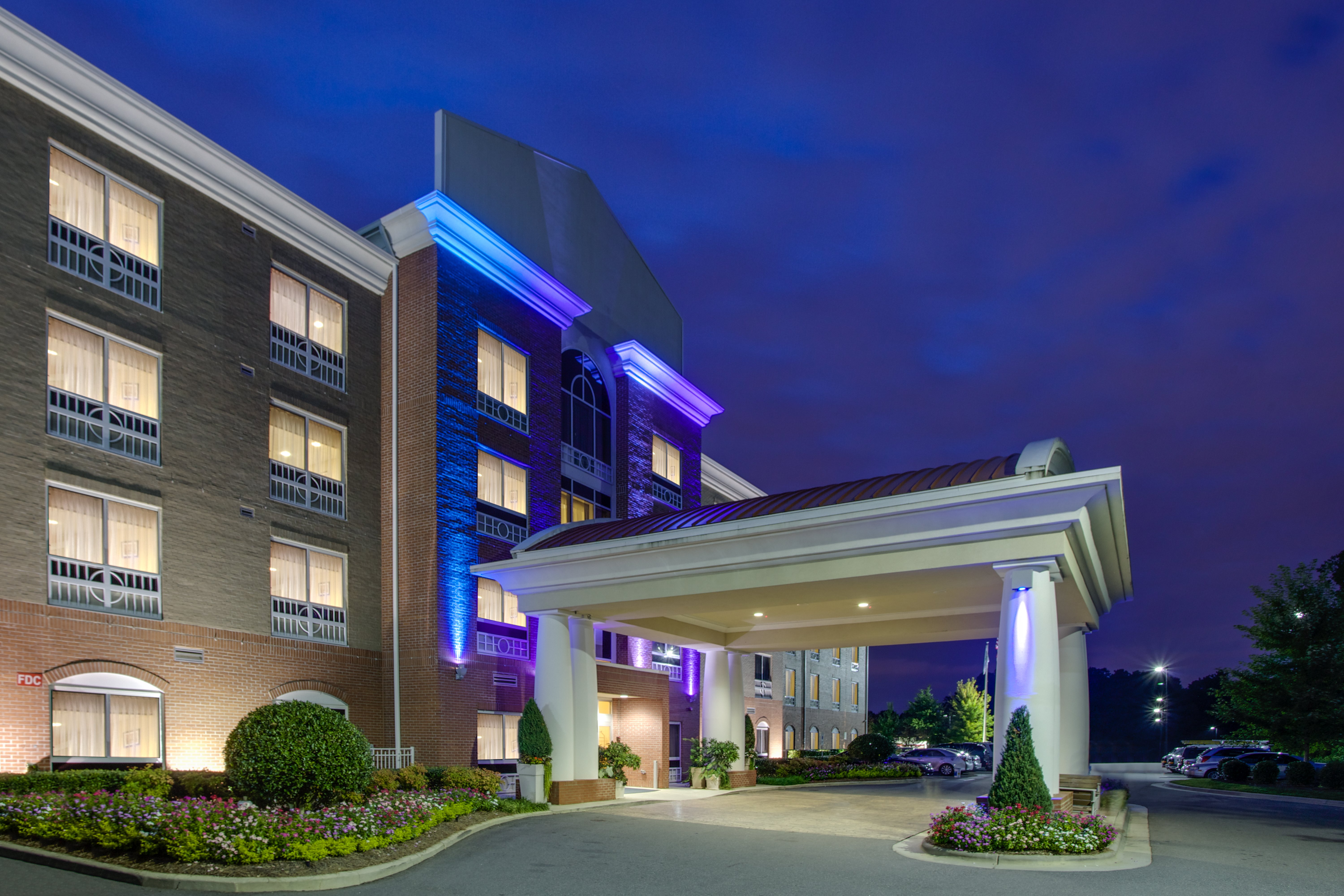 Holiday Inn Express Hotel and Suites Raleigh Sw Nc State 2/80