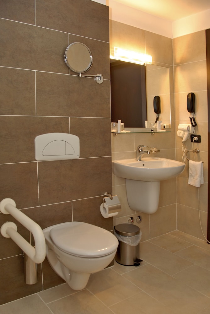 Paradis Hotel 32/34
