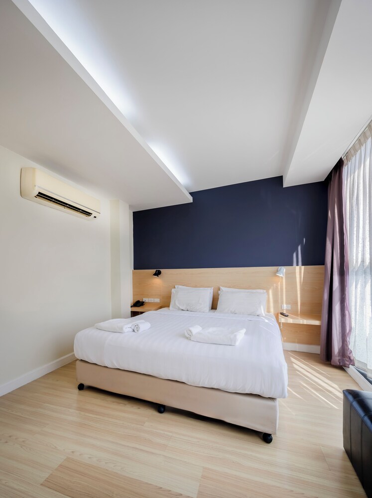 Solo Express Sukhumvit 81 20/57