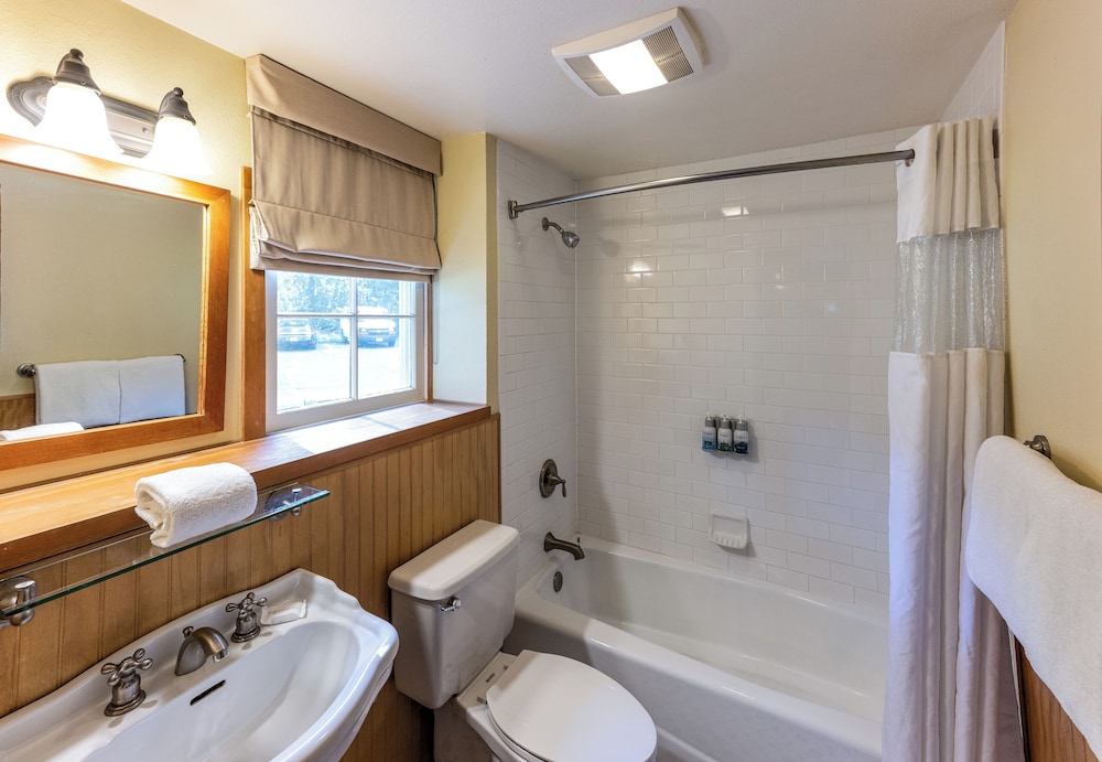 Lake Crescent Lodge 46/50