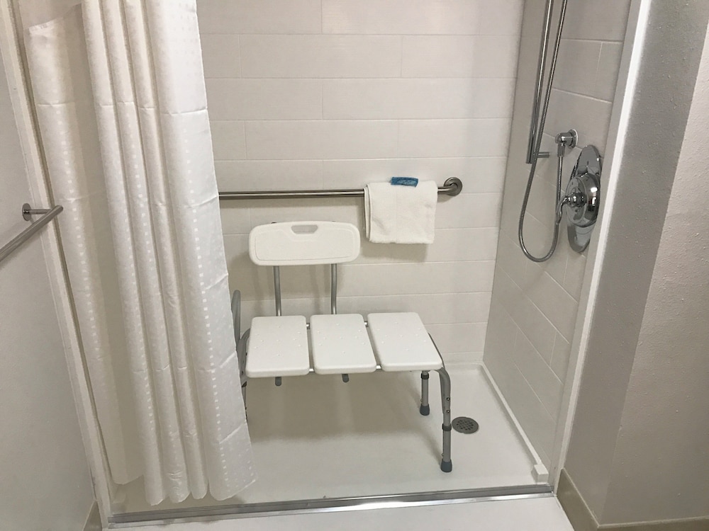 Holiday Inn Express Naples South I 75 66/67
