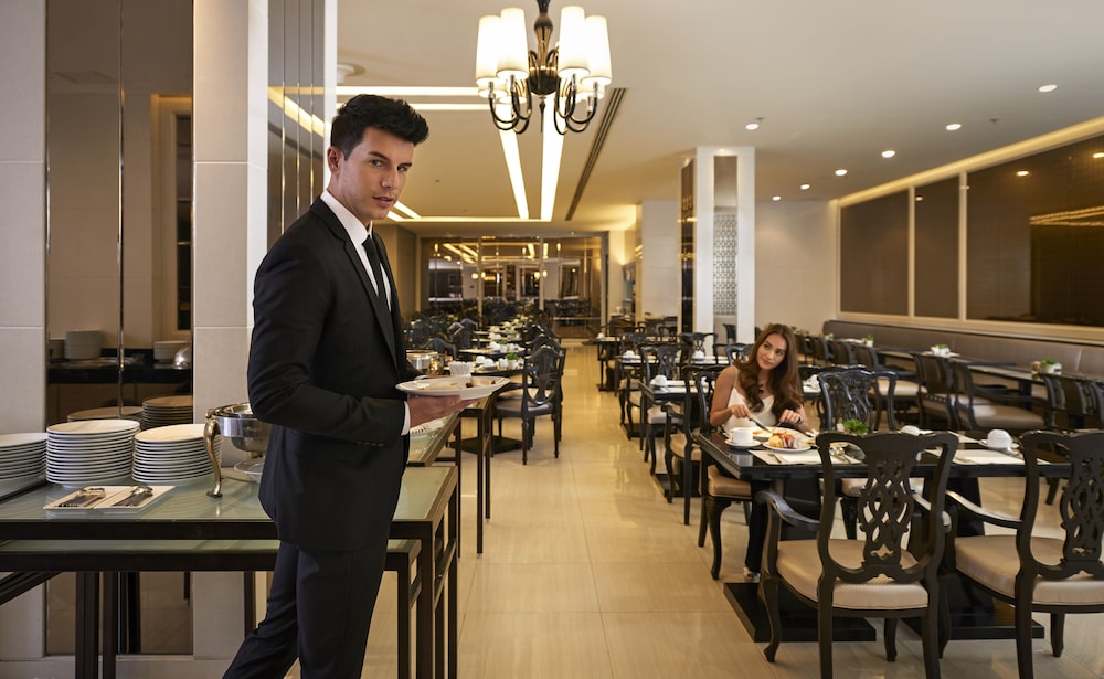 Mandarin Hotel Managed By Centre Point 62/71