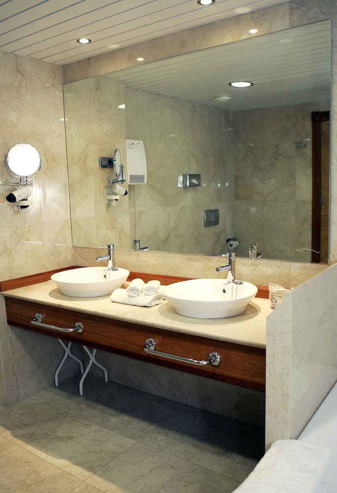 La Laguna Spa And Golf 25/66