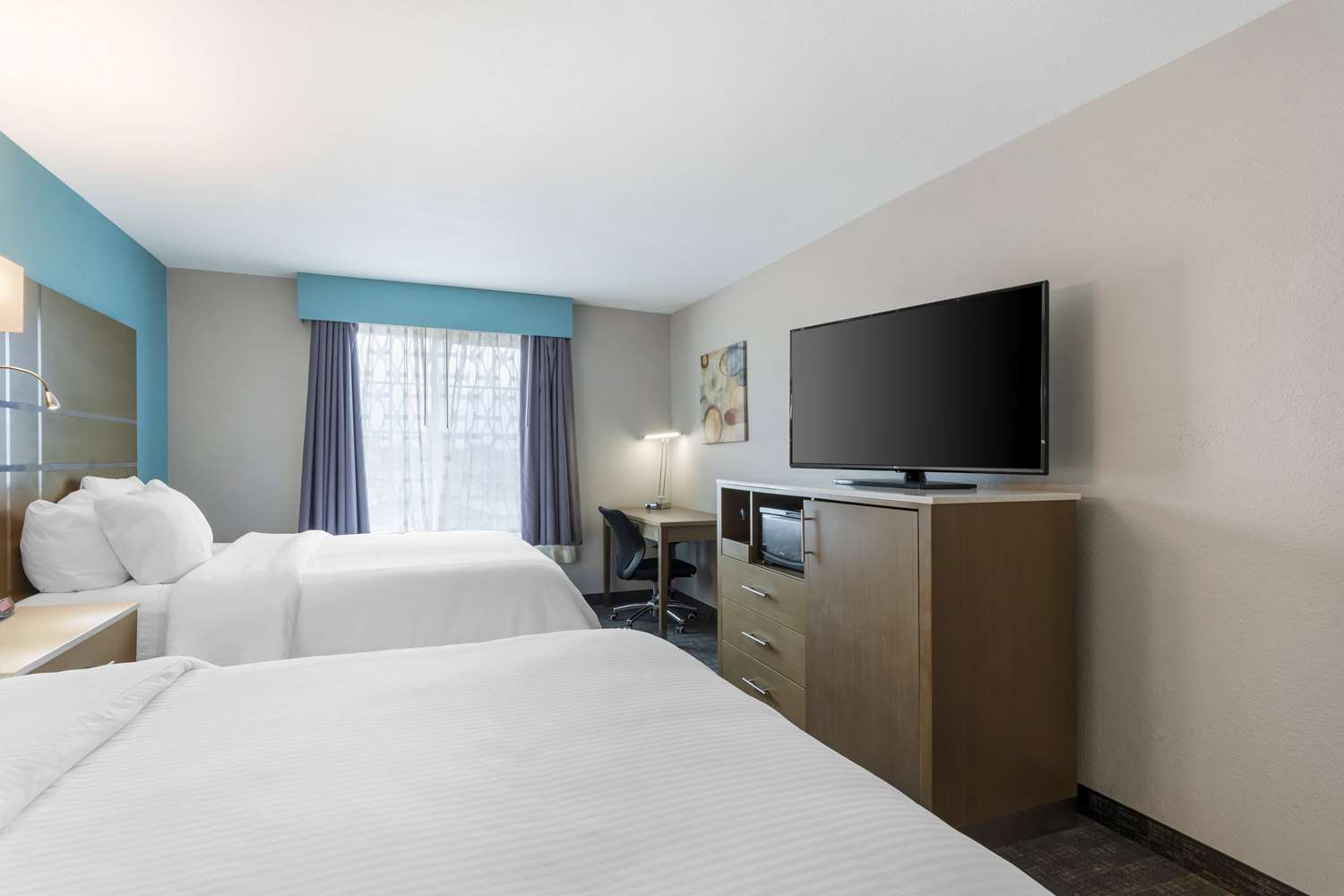 Suite, 2 Queen Beds, Sofa