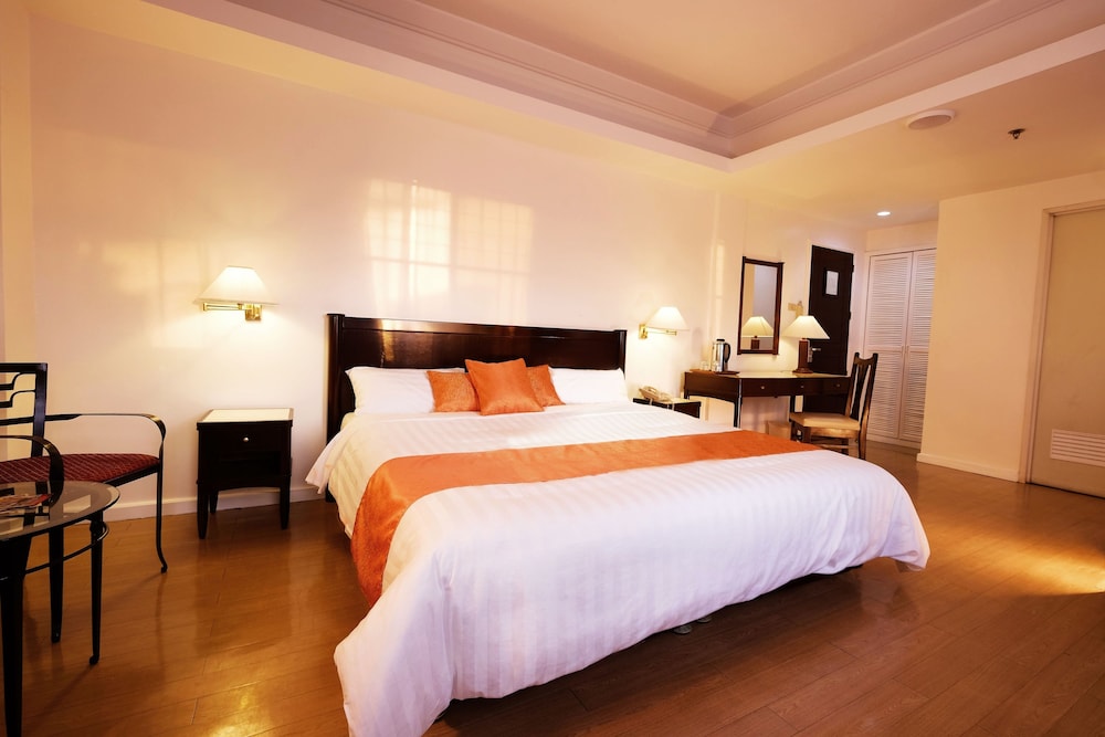 Harbor Town Hotel 8/50