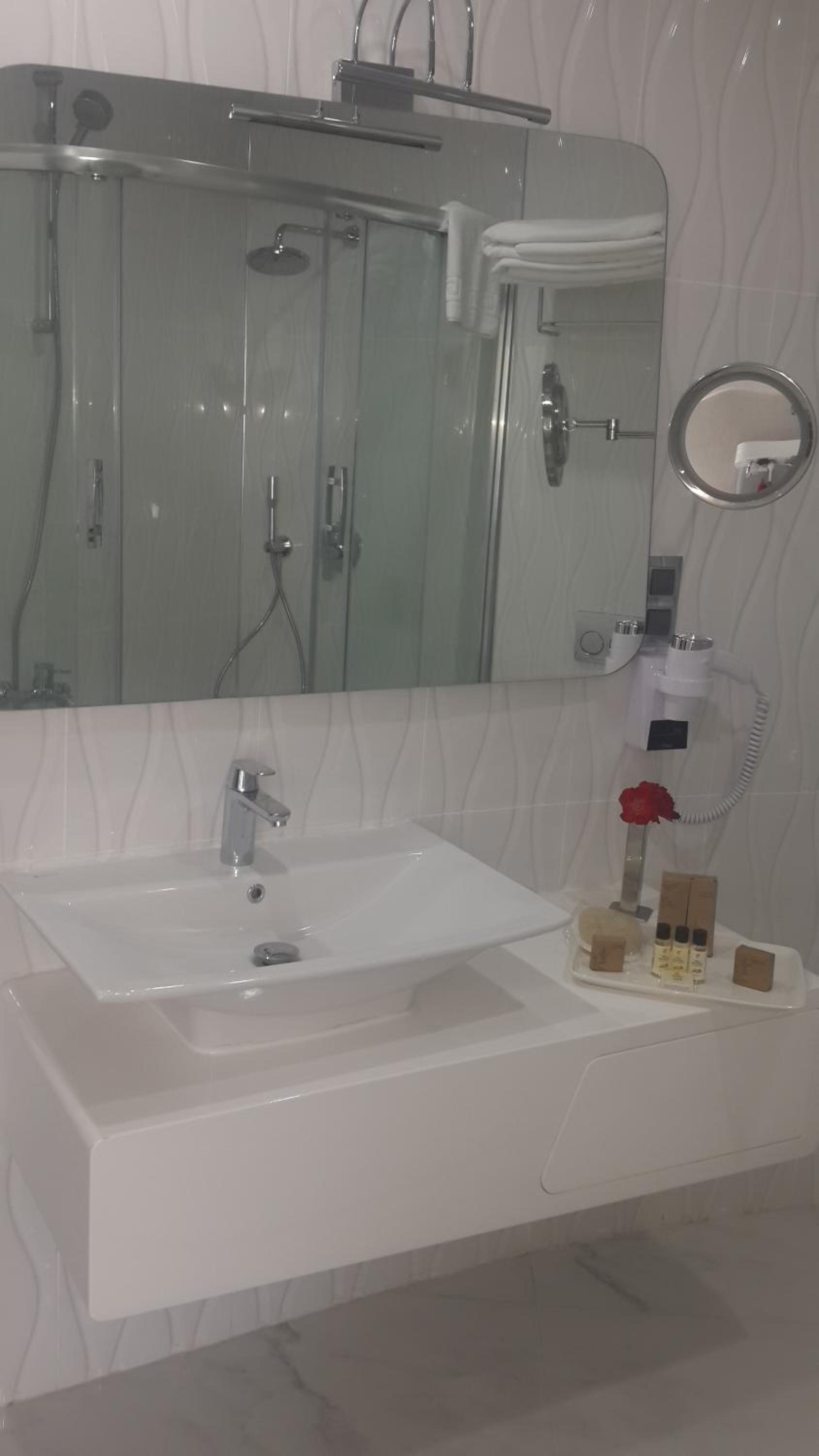 White Line Boutique Hotel 26/27