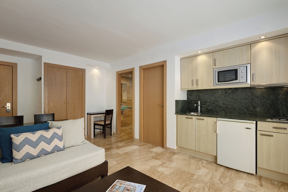 شقة عائلية بسريرين منفصلين بشرفة بغرفة نوم واحدة مع أريكة، Grupotel Dunamar 7/8