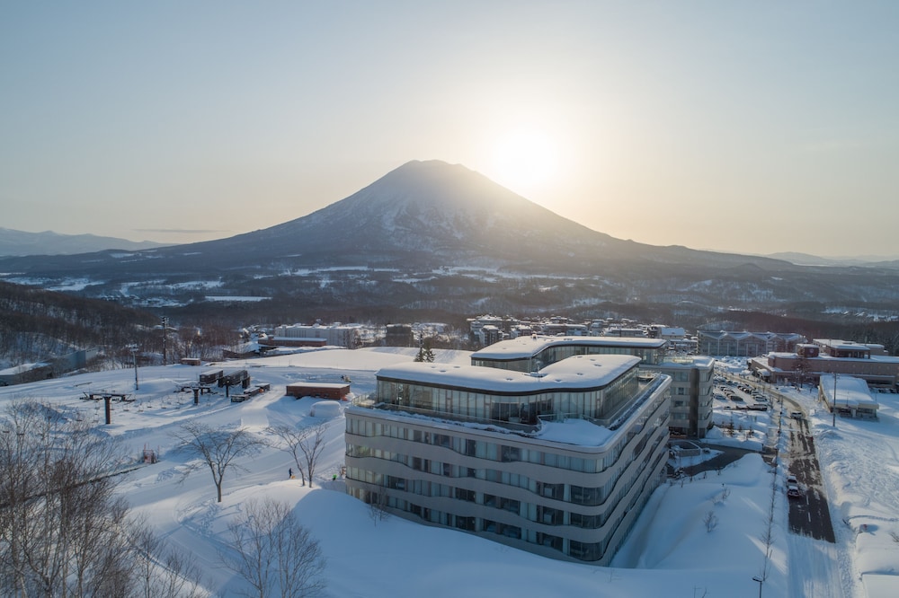 Skye Niseko 8/72