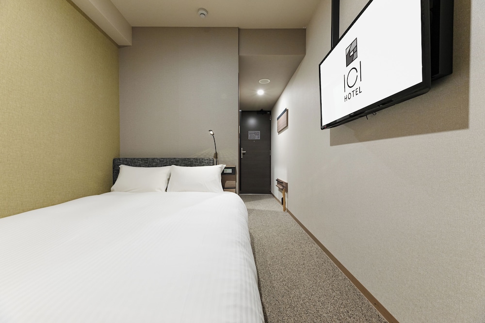 ROOM, SINGLE
