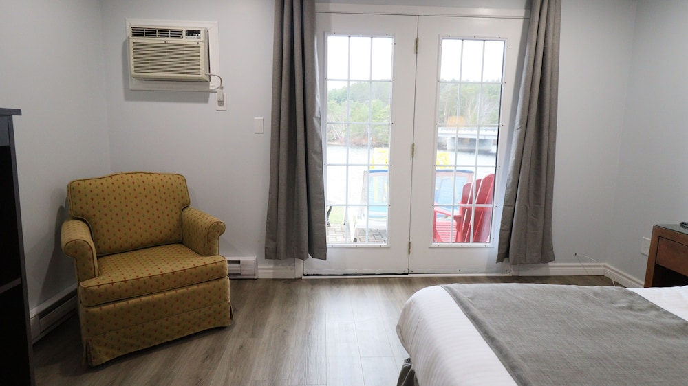 Algonquin Lakeside Inn 2/50