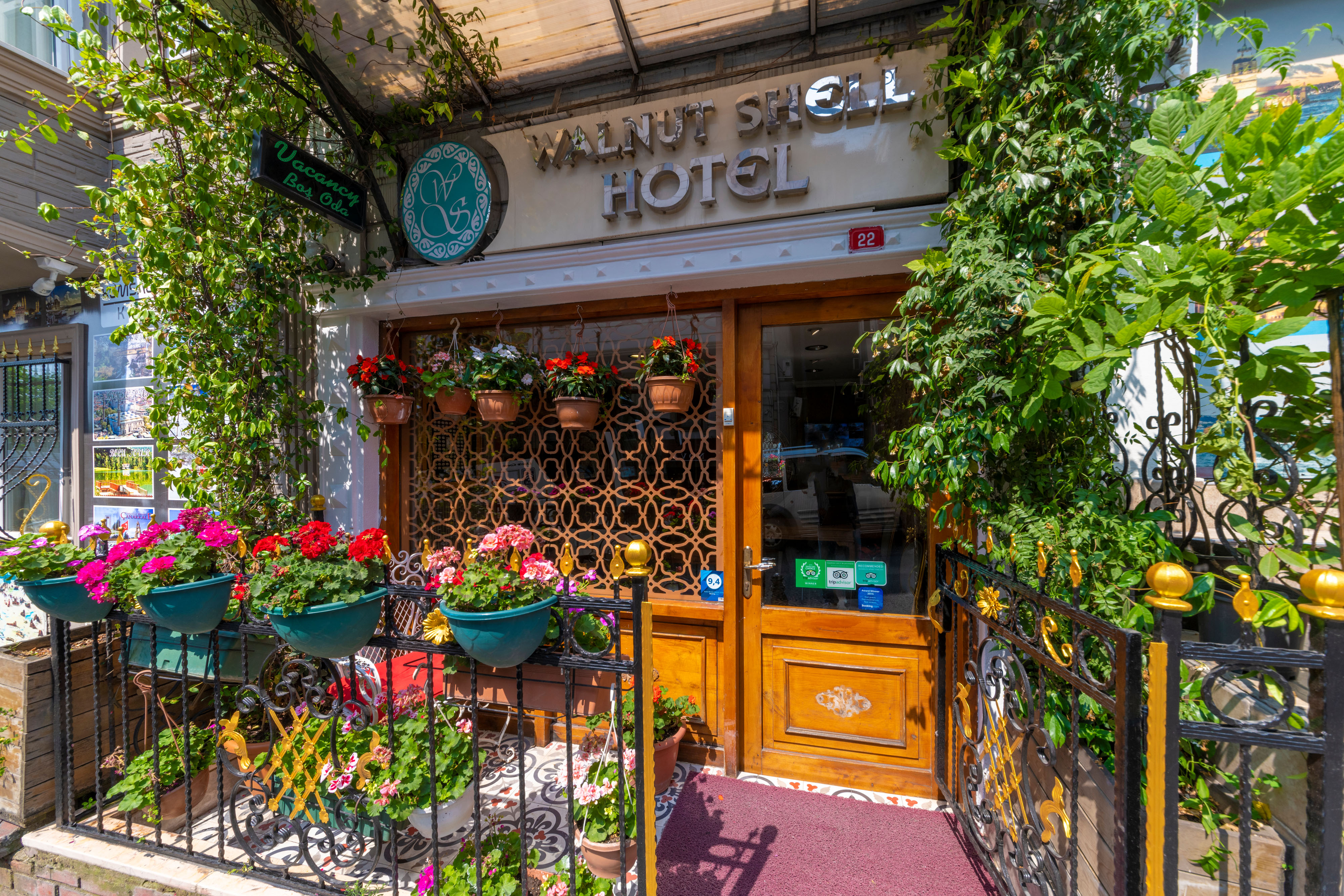 Walnut Shell Hotel 2/52