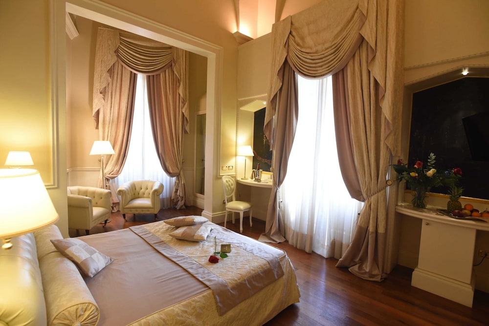 Suite Hotel Santa Chiara 30/50
