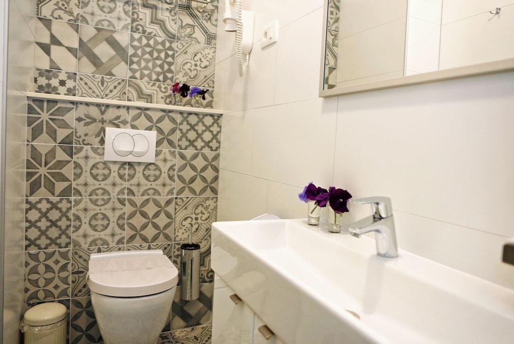 HOTEL DELFIN 68/69