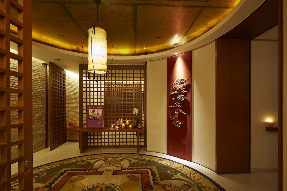 Shangri-La Bangkok 24/50