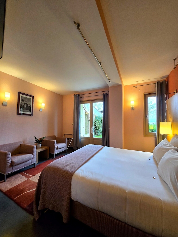 Hotel the Originals Le Jules Verne 22/70