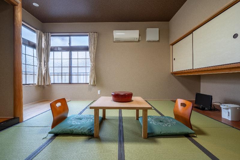 Renovated, Japanese, Twin Beds, 2 Futon Beds, Street Side View, Shared Bathroom, Large