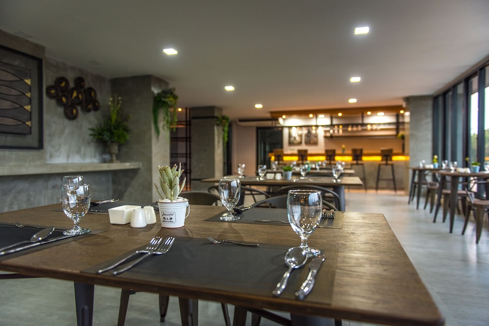 De V Loft Hotel 21/25