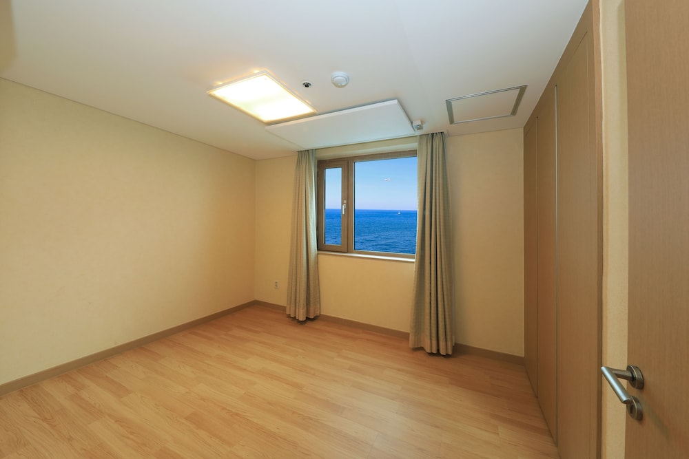 Ocean Suites Hotel Jeju 21/50