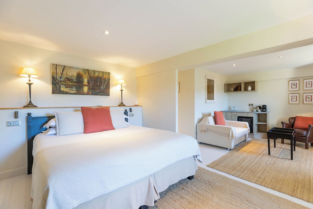 VINEYARD, SUITE