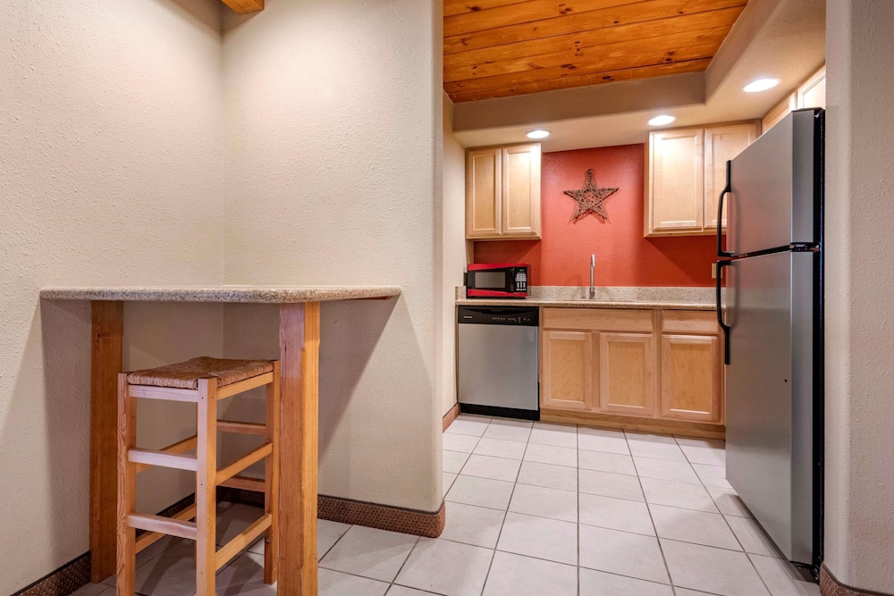 Mountain Edge Suites at Sunapee, an Ascend Collection Hotel 61/69