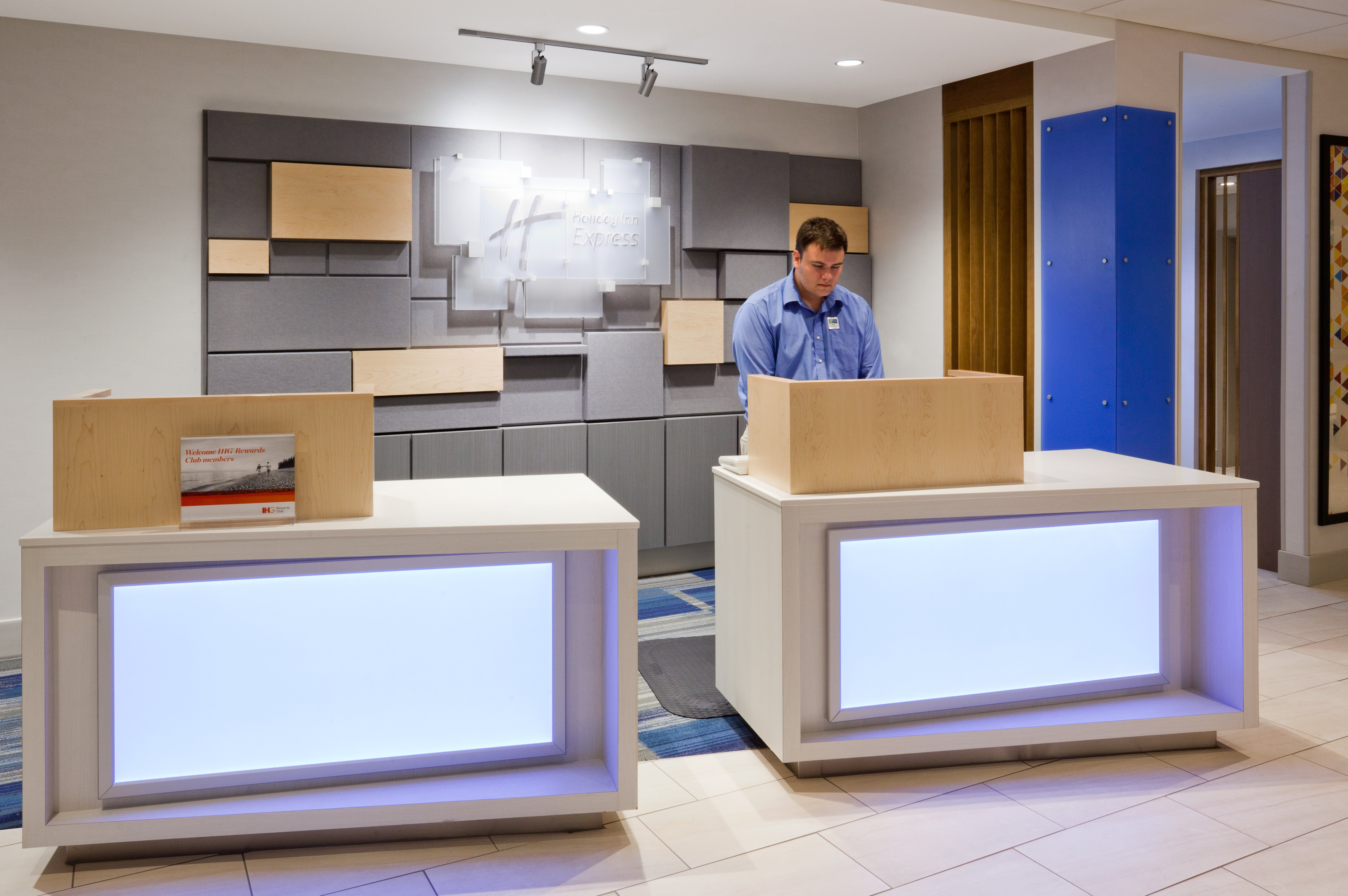Holiday Inn Express And Suites Des Moines Downtown 13/55