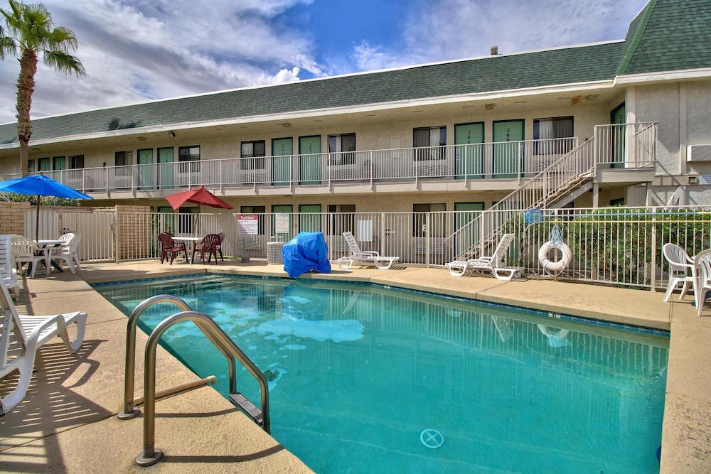 Motel6 Yuma, AZ - East 9/66