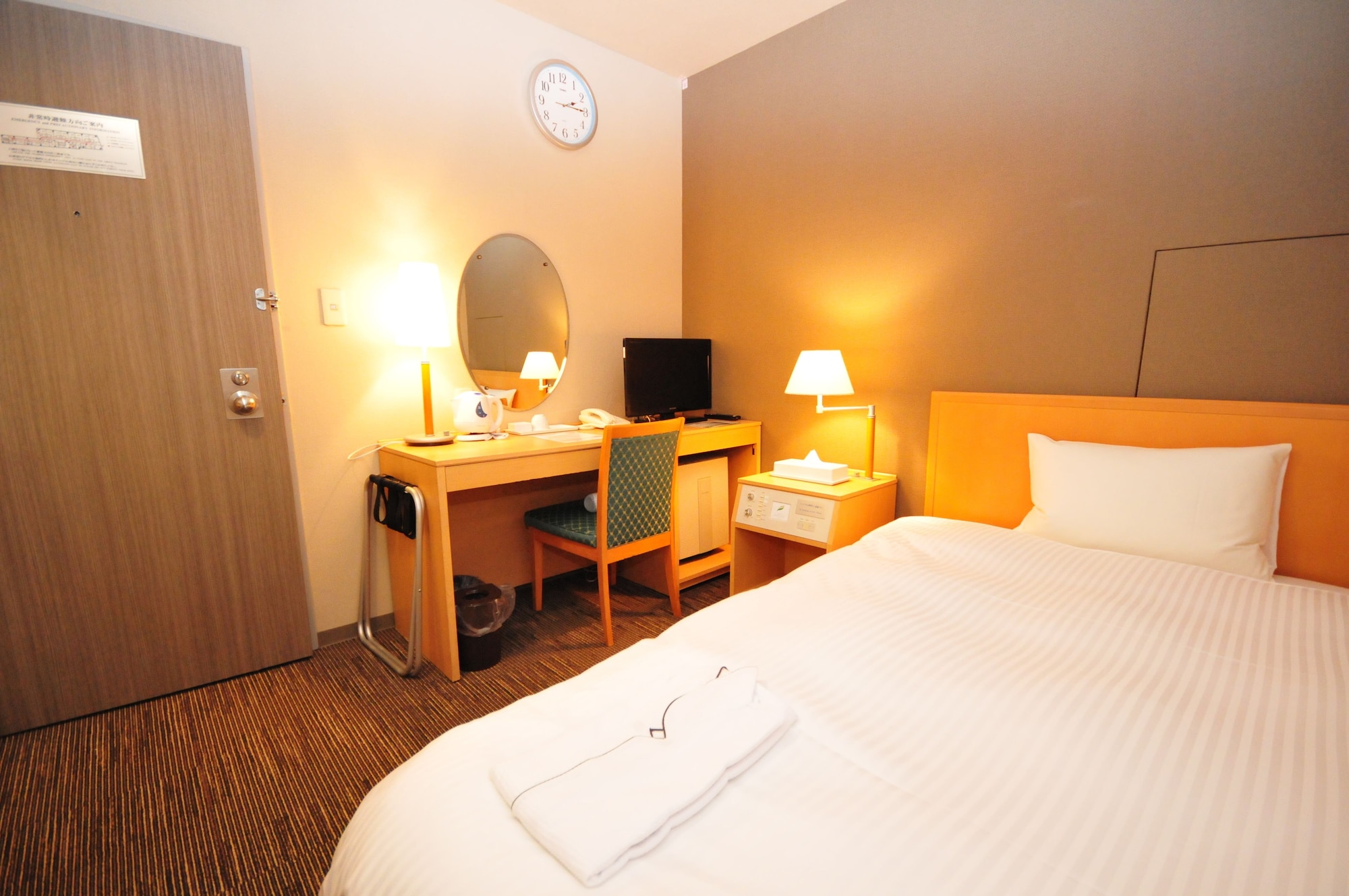 ROOM, SINGLE