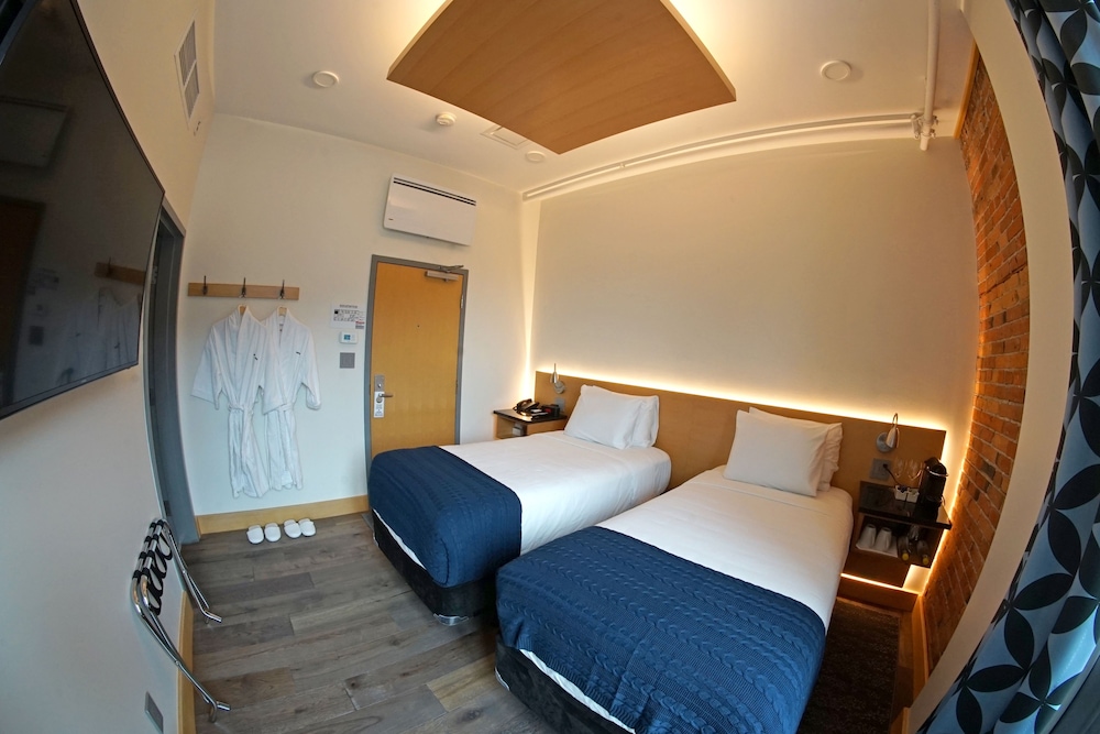 Savoy Hotel 17/50
