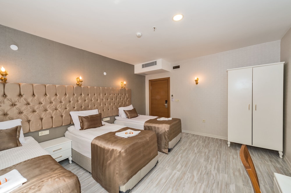 Grand Pamir Hotel 10/50