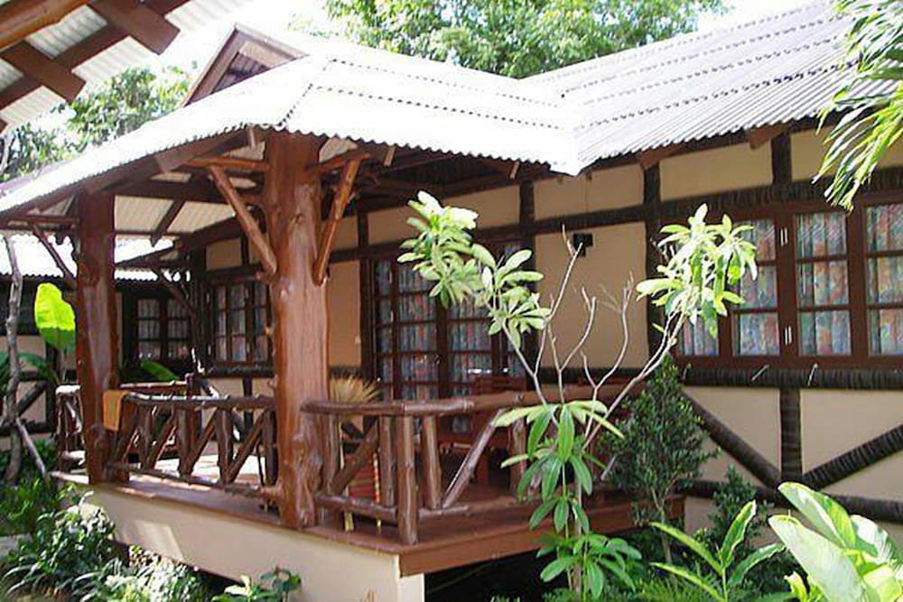 Baan Klang Aow Beach Resort 1/66