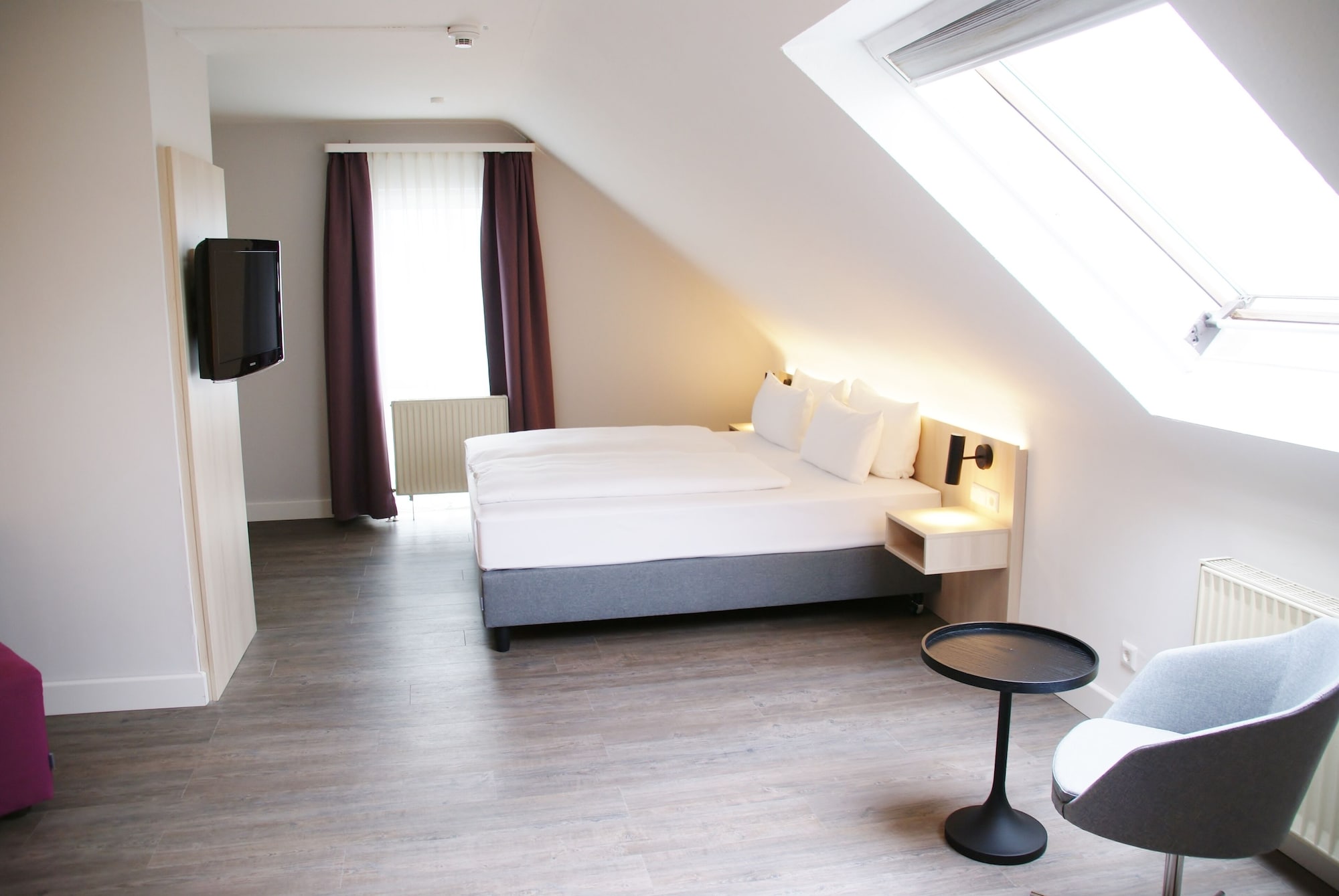 Superior, Queen Bed