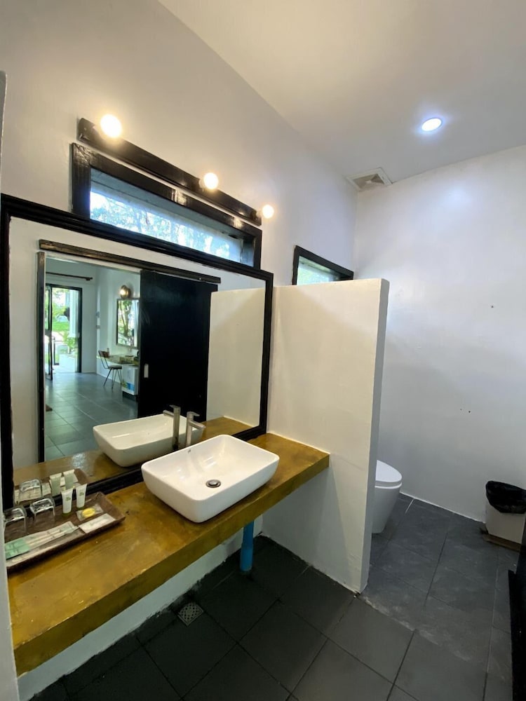 Koh Rong Hill Beach Resort 63/63