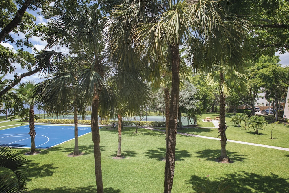 Club Wyndham Palm-Aire 67/70