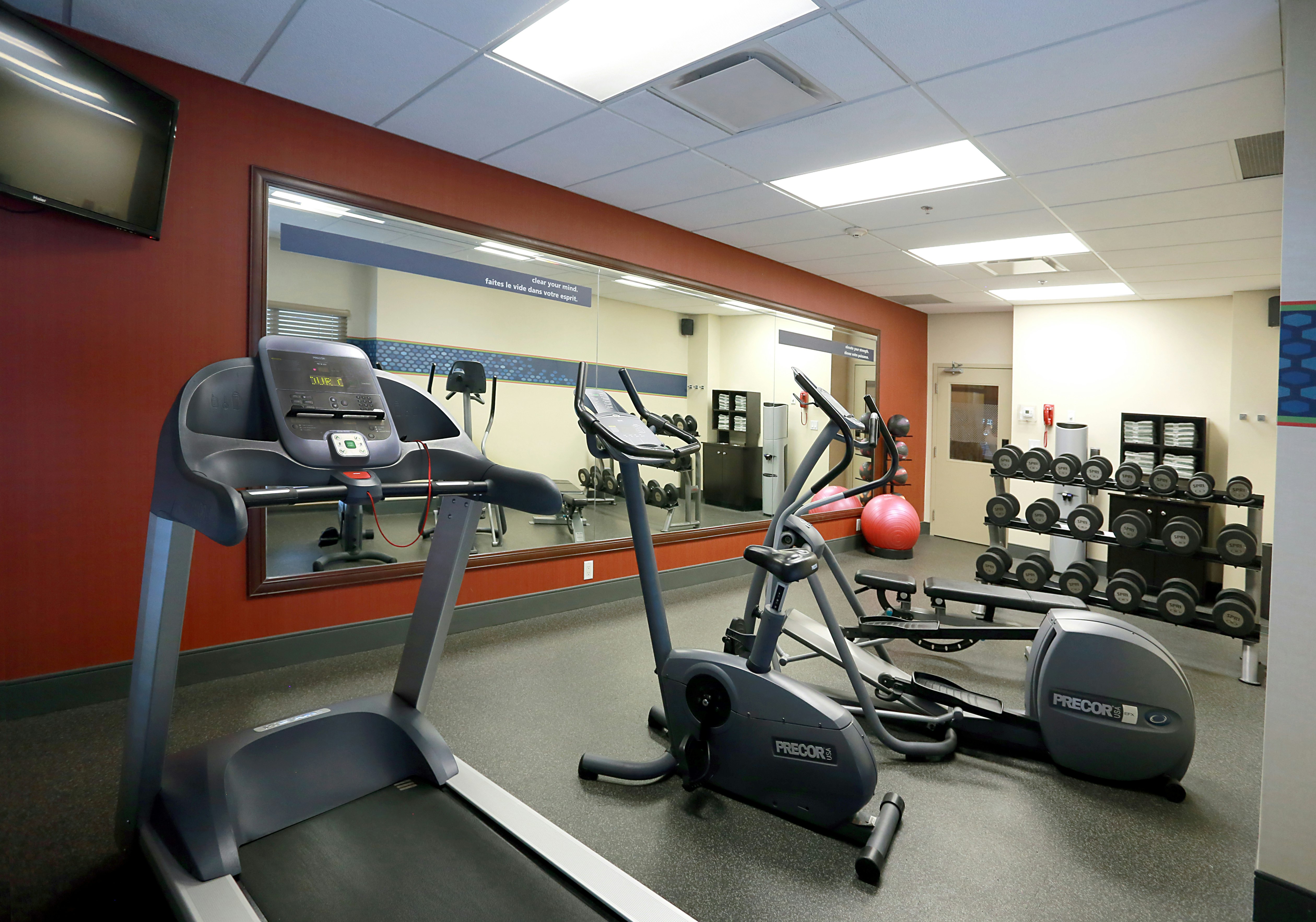 Hampton Inn and Suites by Hilton Laval 39/71