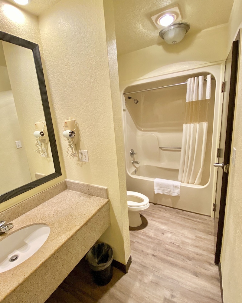 Travelers Inn 20/58