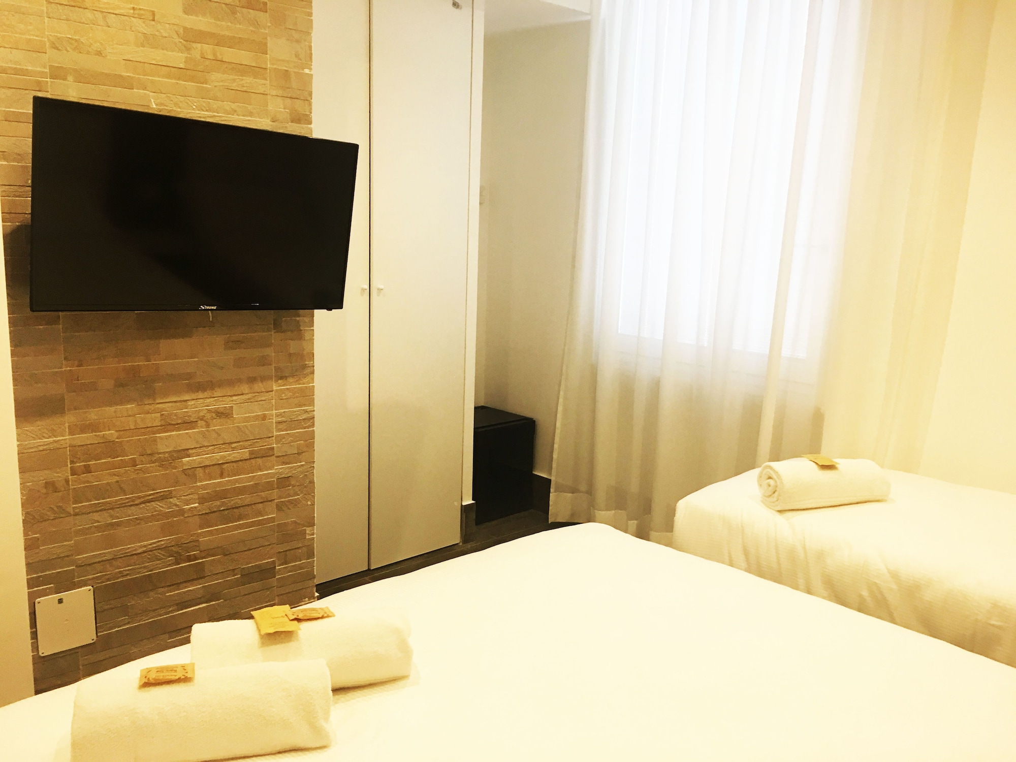 ROOM, TRIPLE