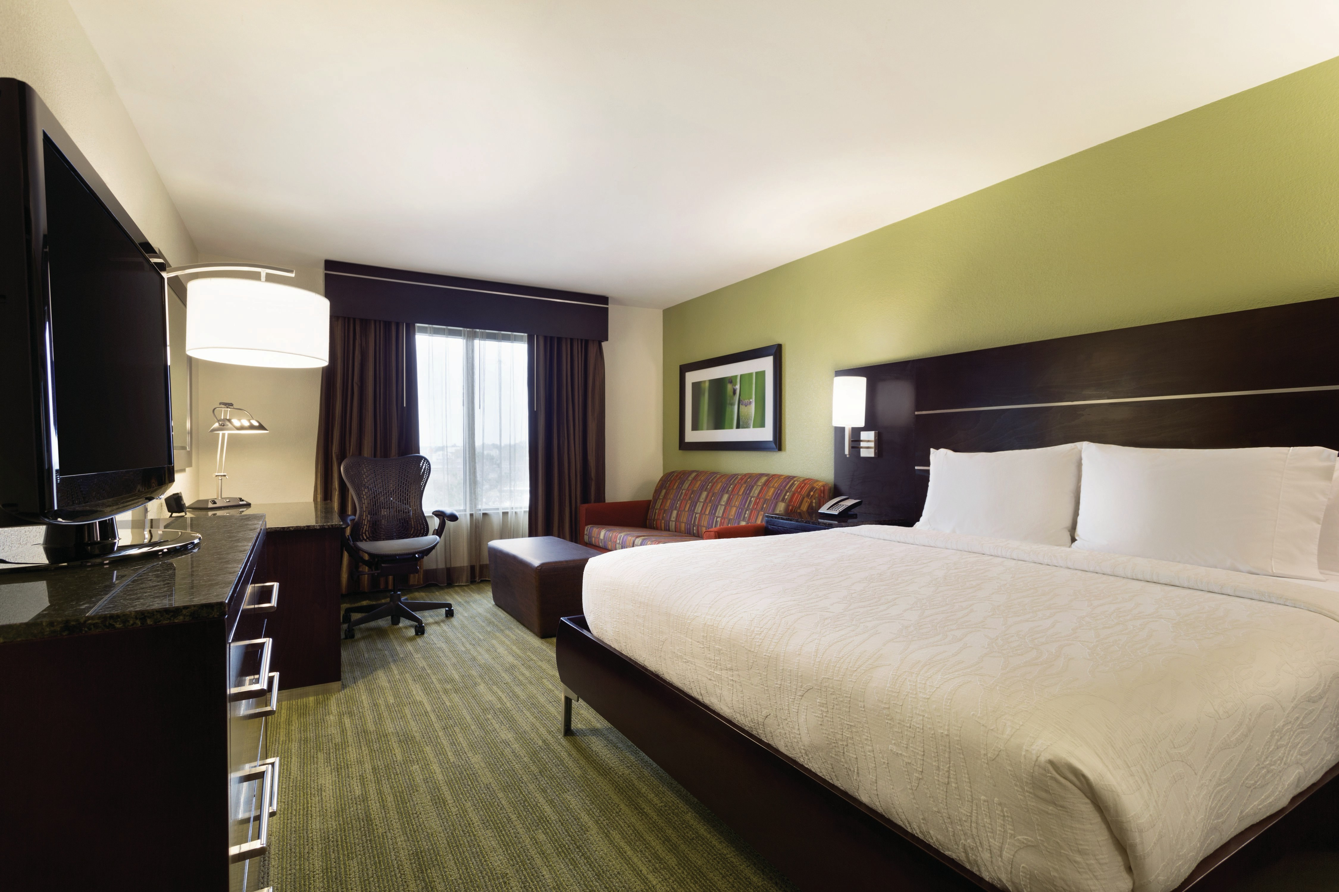 DELUXE, KING BED, ACCESSIBLE