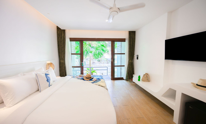 Hideaway, Coconut, Superior, Double or Twin Bed